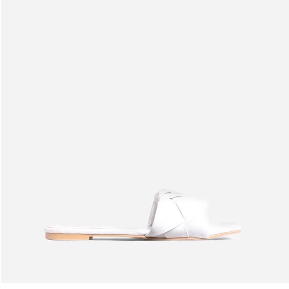 White quilted square toe flats size only 9 10 left - Picture 4 of 6